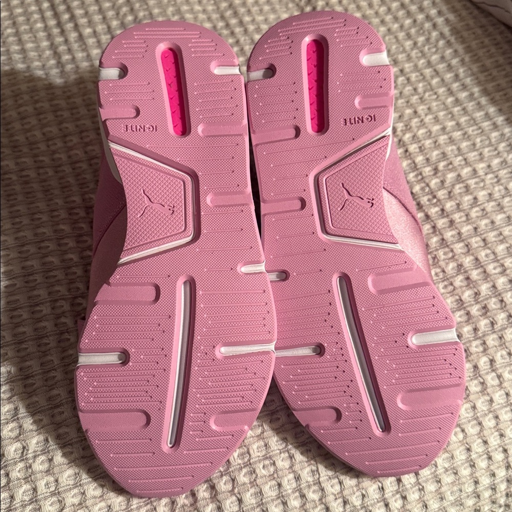 Puma Soft Pink Sneakers - Picture 3 of 5